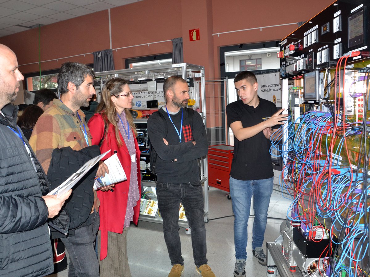 CFSomorrostro tweet media