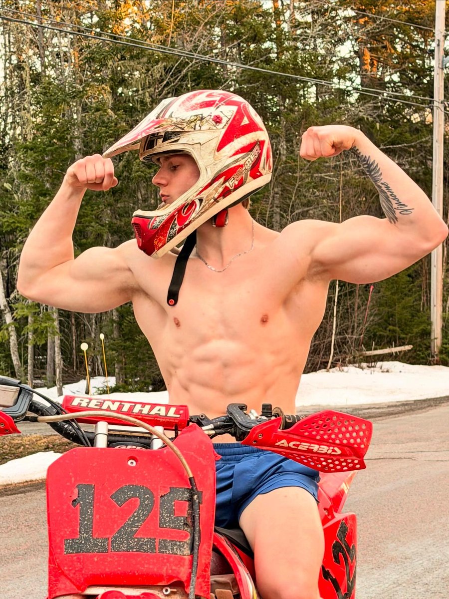 AlexanderSguin1's tweet photo. Sexy biker boys 🥵 https://t.co/lAofXcqG6h
