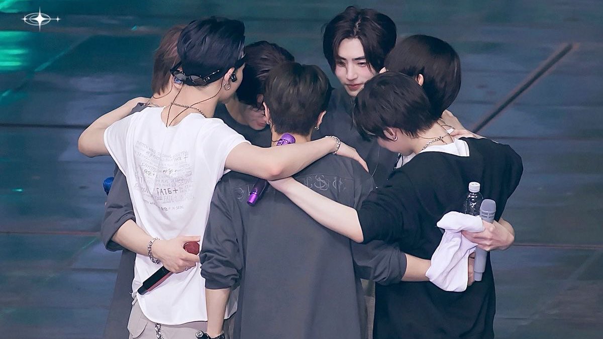 hooniebap's tweet photo. bring the seven back! #ENHYPEN_IS_7 https://t.co/Py2hF9XWsF