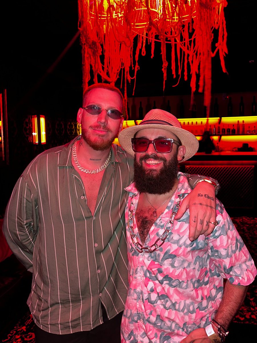 djprincemoe's tweet photo. Make friends that last a lifetime ✨
Music made us laugh, dance, sometimes share decks and enjoy every moment. 🪩 🎶 

Fortunate to have met some amazing legends. 💛🩷♥️

#afrohouse #latinhouse #housemusic #dj #music https://t.co/Xt10bzGhu6
