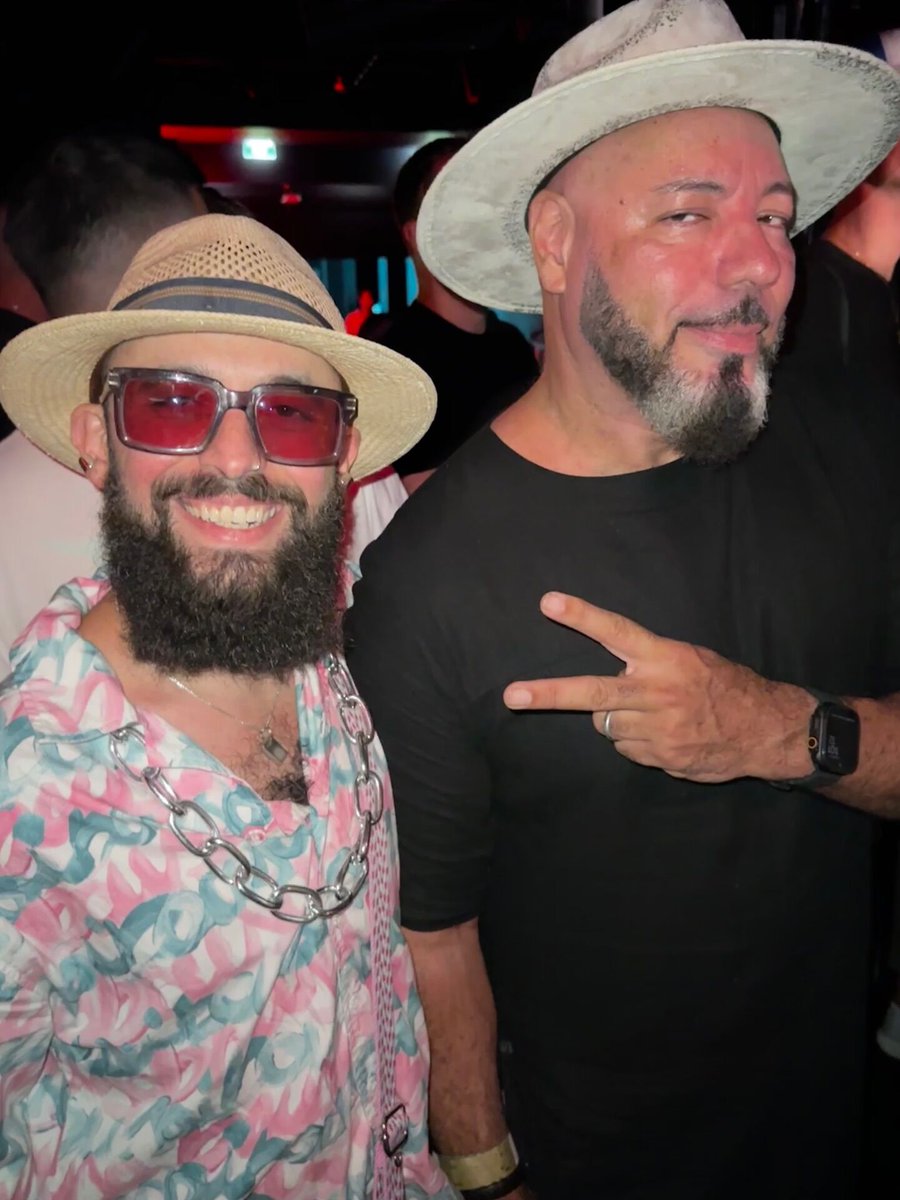 djprincemoe's tweet photo. Make friends that last a lifetime ✨
Music made us laugh, dance, sometimes share decks and enjoy every moment. 🪩 🎶 

Fortunate to have met some amazing legends. 💛

#afrohouse #latinhouse #housemusic #dj #music https://t.co/RIrEGxJz3p