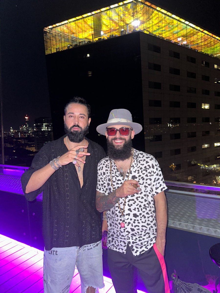 djprincemoe's tweet photo. Make friends that last a lifetime ✨
Music made us laugh, dance, sometimes share decks and enjoy every moment. 🪩 🎶 

Fortunate to have met some amazing legends. 💛🩷

#afrohouse #latinhouse #housemusic #dj #music https://t.co/D8rziEDd0q