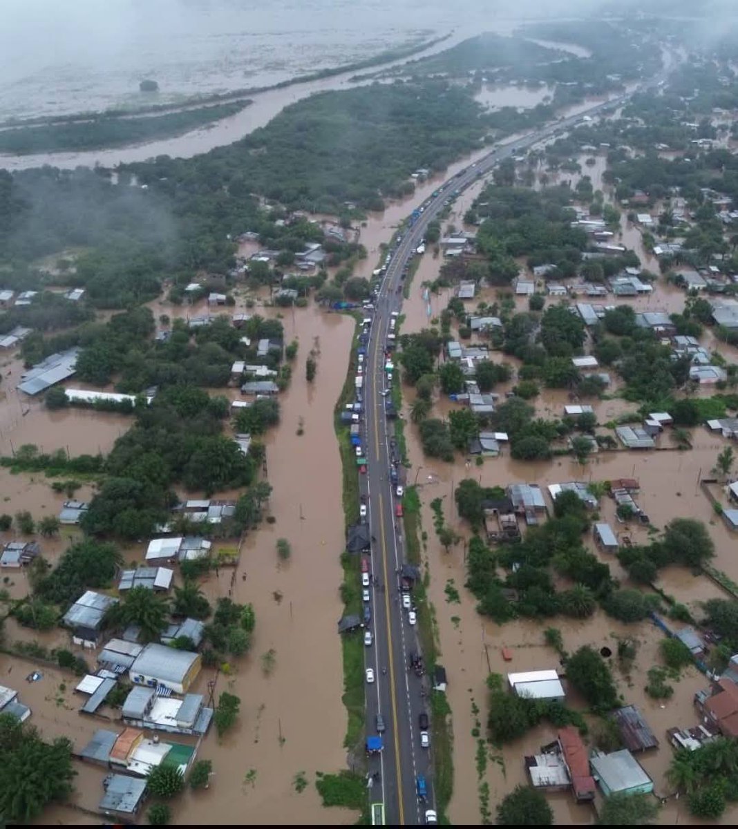 davidcorreatv's tweet photo. La Madrid bajo el agua. Ubicada en el sur de Tucumán y con 6.000 habitantes, sufre las consecuencias del desborde del río Marapa que creció por la erogación del Dique Escaba, que está al límite por las intensas y continuas lluvias. https://t.co/bZwniQyKCJ