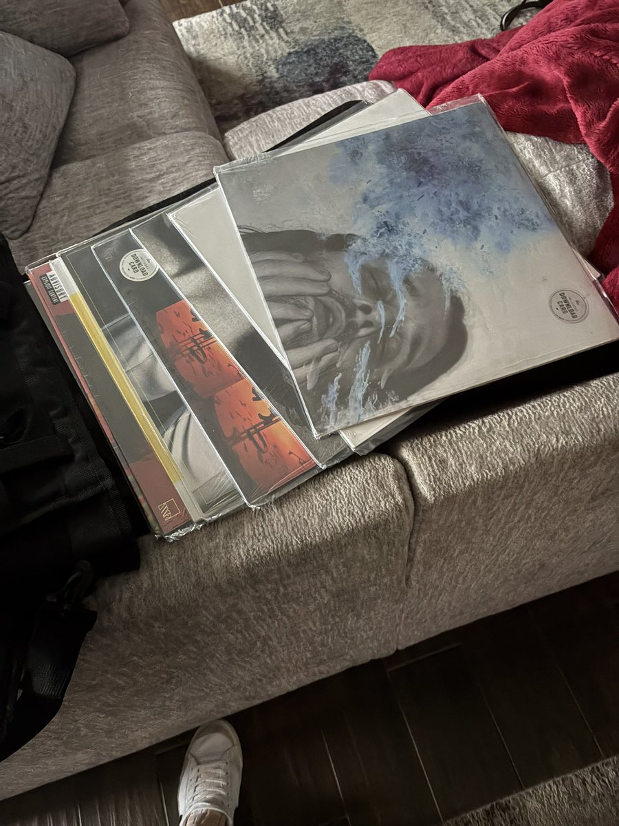 DatKidLikeFiya's tweet photo. @iamjmsn got em loaded up https://t.co/qgdTgXp7MV