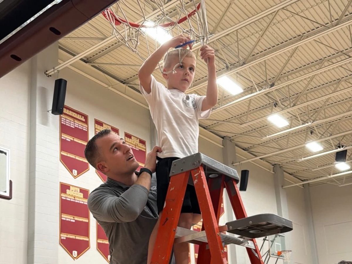 Tony Adragna tweet media