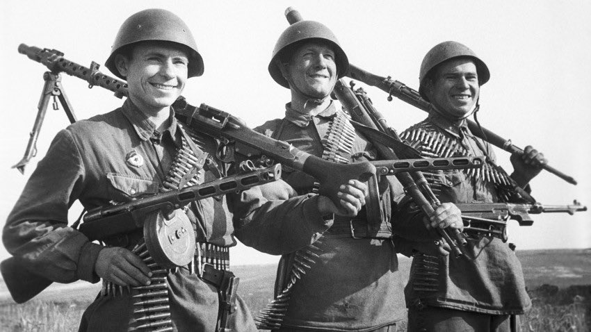 “la única garantía posible de democracia es un fusil en el hombro de cada obrero” (lenin)