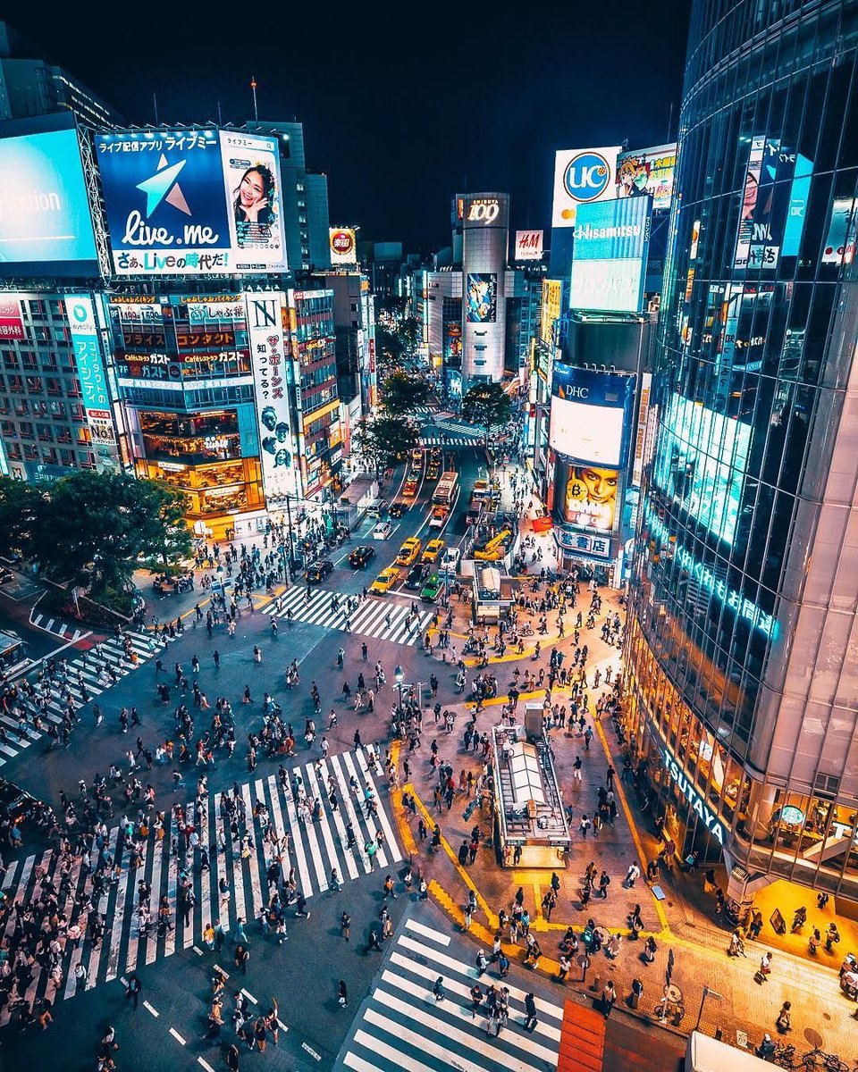 Shibuya Crossing in Tokyo, Japan

Tempat favorite para turis untuk berfoto dengan background Aesthetic.
────୨ৎ────
Hadiah : Toshiba TV 32" Digital / Smart tv
Untuk 1 orang pemenang

Form here : forms.gle/46VNebuY7oP1MT…
————————————————
Giveaway dari dompet pribadi, tidak