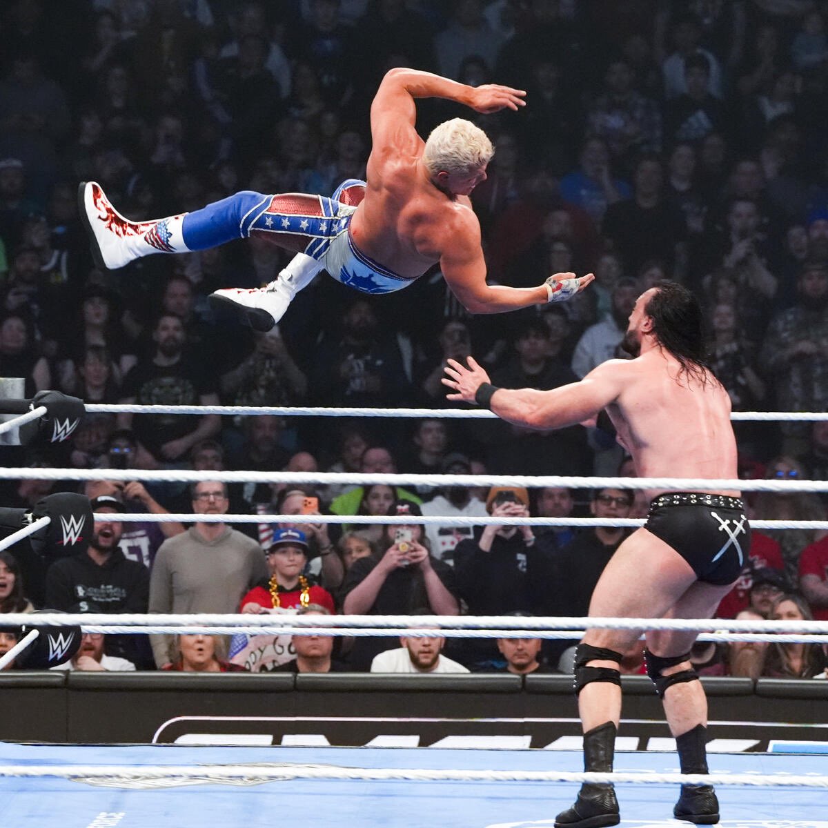 WrestleOps's tweet photo. SmackDown last Friday averaged 1,190,000 viewers.

Down from 1,379,000 viewers for the previous week. https://t.co/TmrjGp4Rjb