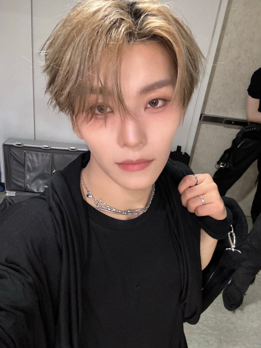 롱롱 tweet media
