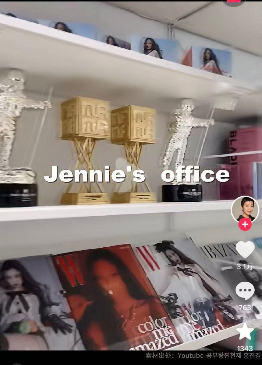 tuimaodabo's tweet photo. @vocalistblondie Can someone explain why she stole the team's trophy and put it in her own studio? https://t.co/qz2i0zZKUG