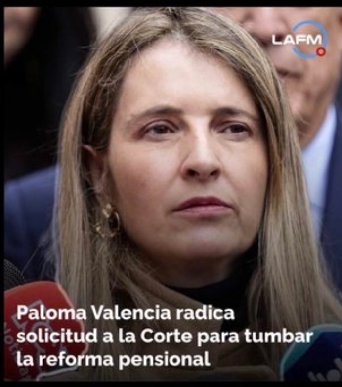 ¿Y esta es la que quiere ser presidenta de Colombia? Colombia no se puede equivocar, porque votar por paloma, es votar por uribe.