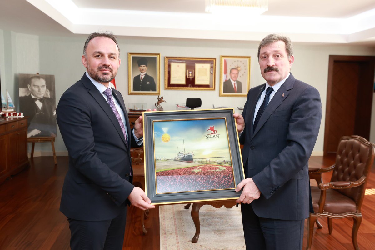 TCSamsunValilik's tweet photo. 📌Milli Gençlik Derneği (MGD) Genel Başkanı Ahmet Özvatan, Genel Başkan Yardımcıları Ali Seyyar ve Şükrü Can Atagün, Samsun İl Başkanı Mustafa Yunus Gonca, İl Başkan Yardımcıları İlhan Şahin, Okan Keskin, Gökhan Yılmaz ve Engin Şen ile Genel Merkez görevlisi Barış Yalçın ve Emir Enes Eken, Valimiz Sayın @orhantavli_’yı ziyaret etti.

📌Ziyarette, Milli Gençlik Derneğinin çalışmaları hakkında bilgi verildi.