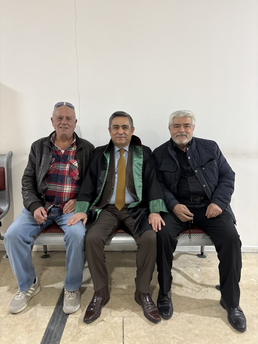 Adliyedeki  bugünkü mesaimizi taş medreseli ağabeylerim Muhlis Demir ve Zülfikar Taş ile tamamladık .Her zaman ve her şartta dava adamlığından taviz vermeyen  ülkü devlerine sağlık ve esenlikler dilliyorım