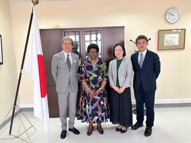 Today, Amb. NAKAJO welcomed the Ambassador of Rwanda to Japan, H. E. <a href="/mmukasine/">M Claire Mukasine</a>, for a courtesy call. Discussions focused on deepening Japan-Rwanda bilateral ties. 

#JapaninRwanda🇯🇵🇷🇼