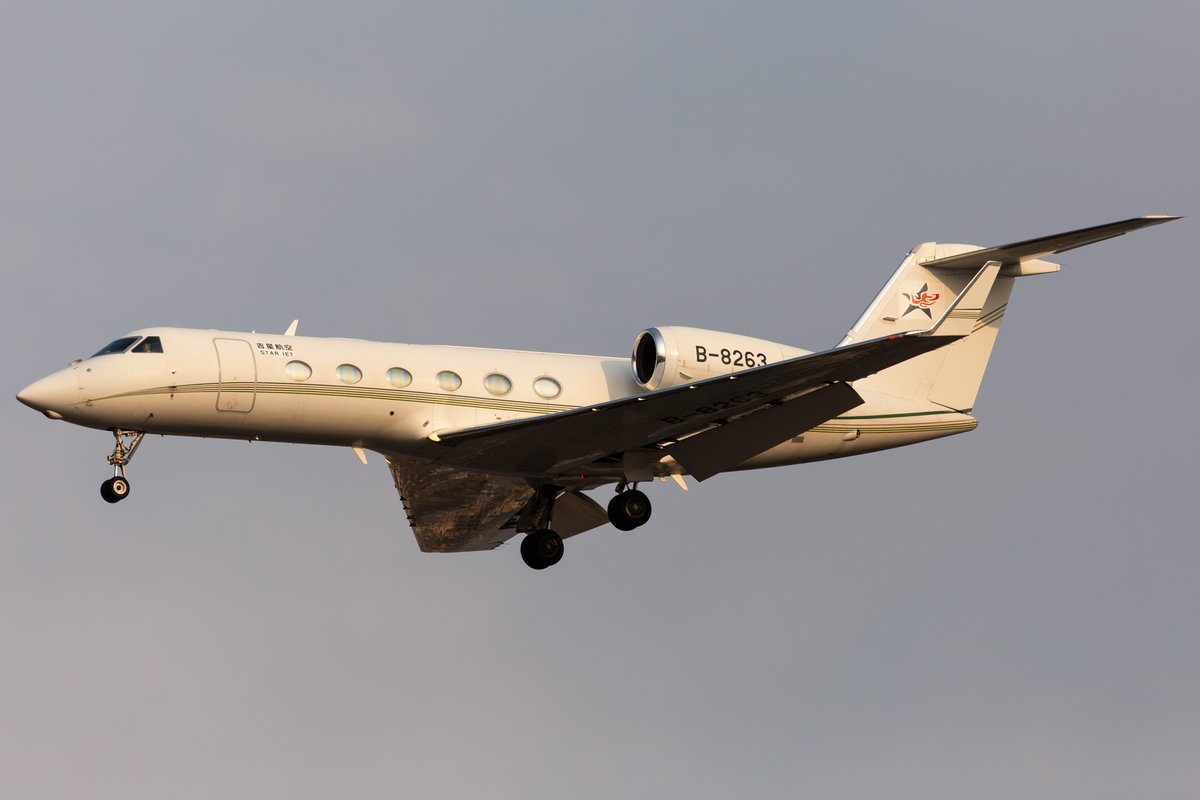 KonohaEmi's tweet photo. The afternoon of business jet https://t.co/bOkEp7CaSk