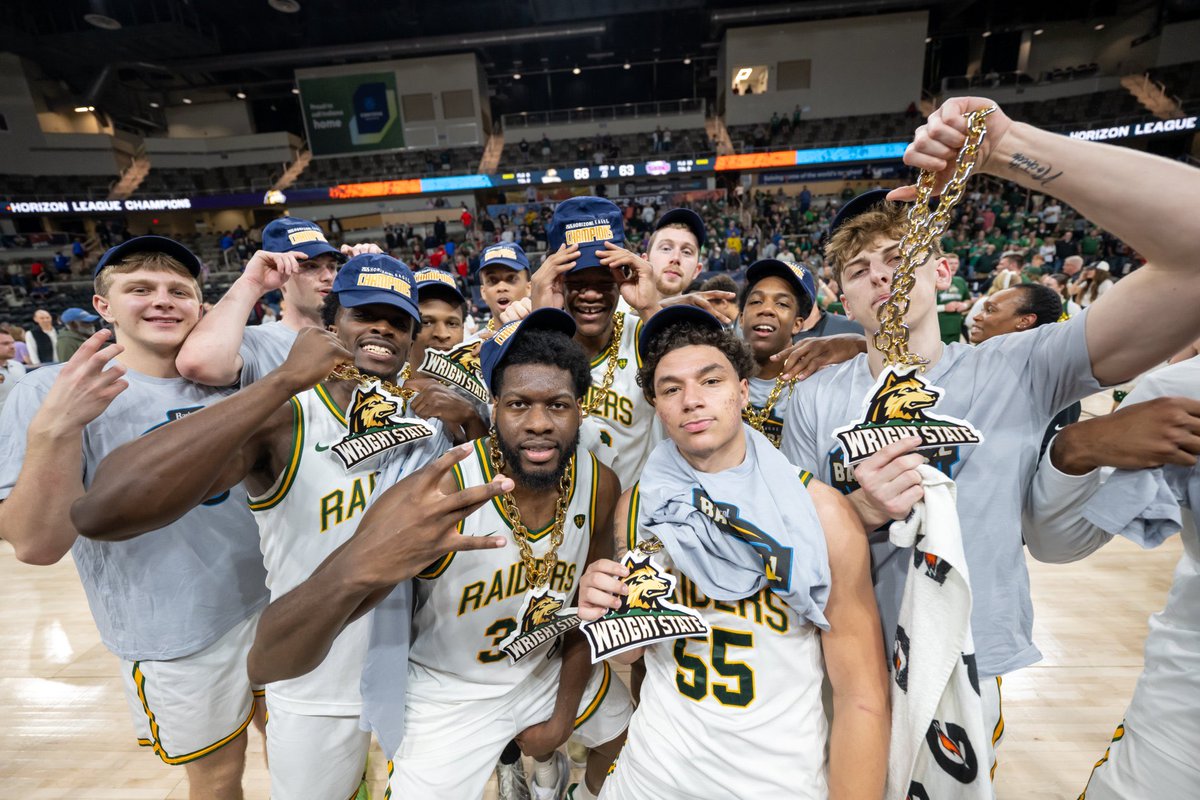 madness_WSU's tweet photo. ❤️ Love this group #RaiderUp 🐺🏆 https://t.co/efAO6hH6qn