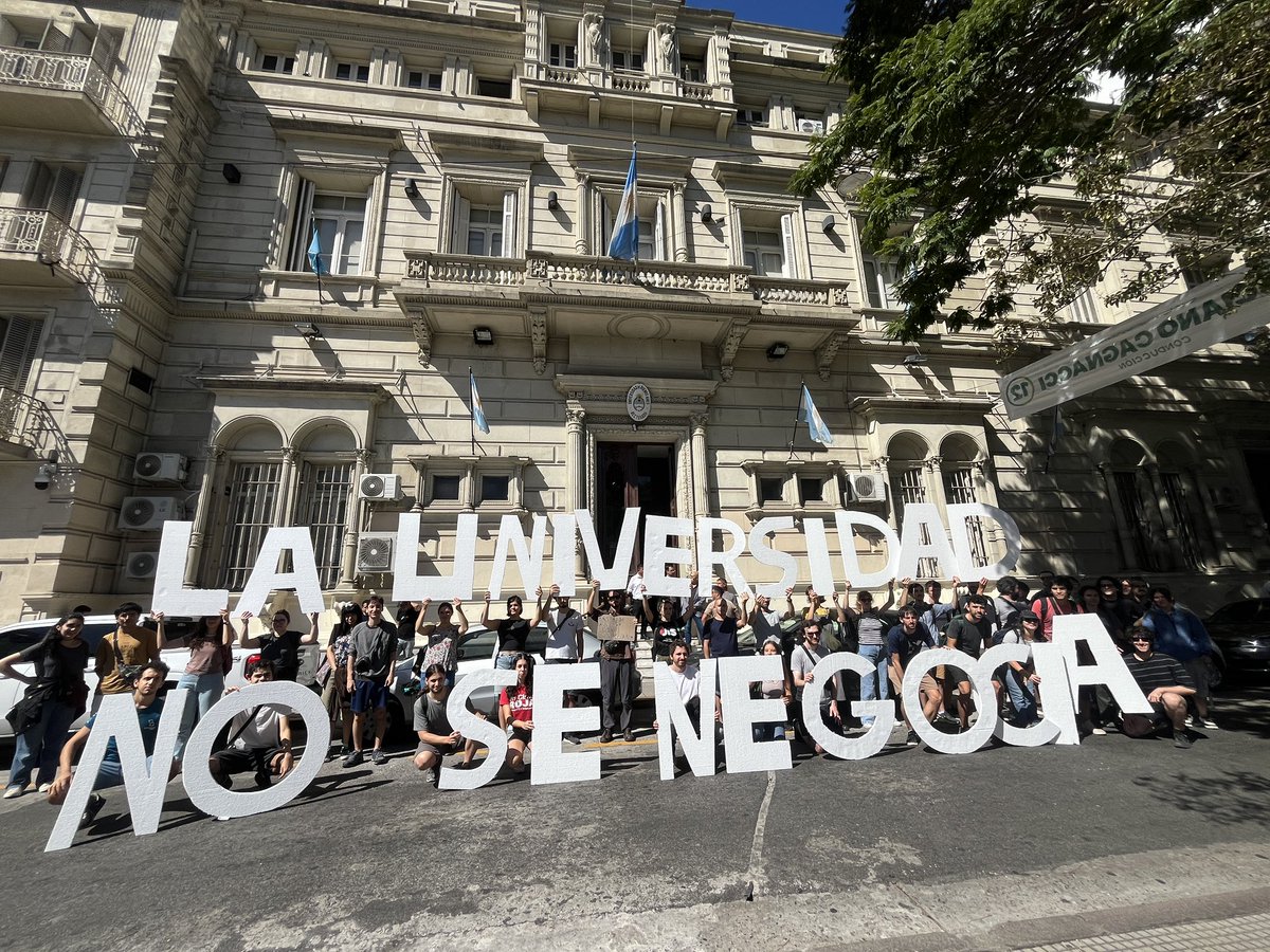 ExactasProyecto's tweet photo. AHORA en el Consejo Superior de la UBA. Que las autoridades exijan al gobierno nacional la Ley de Financiamiento Universitario https://t.co/8QF6gD31Rg