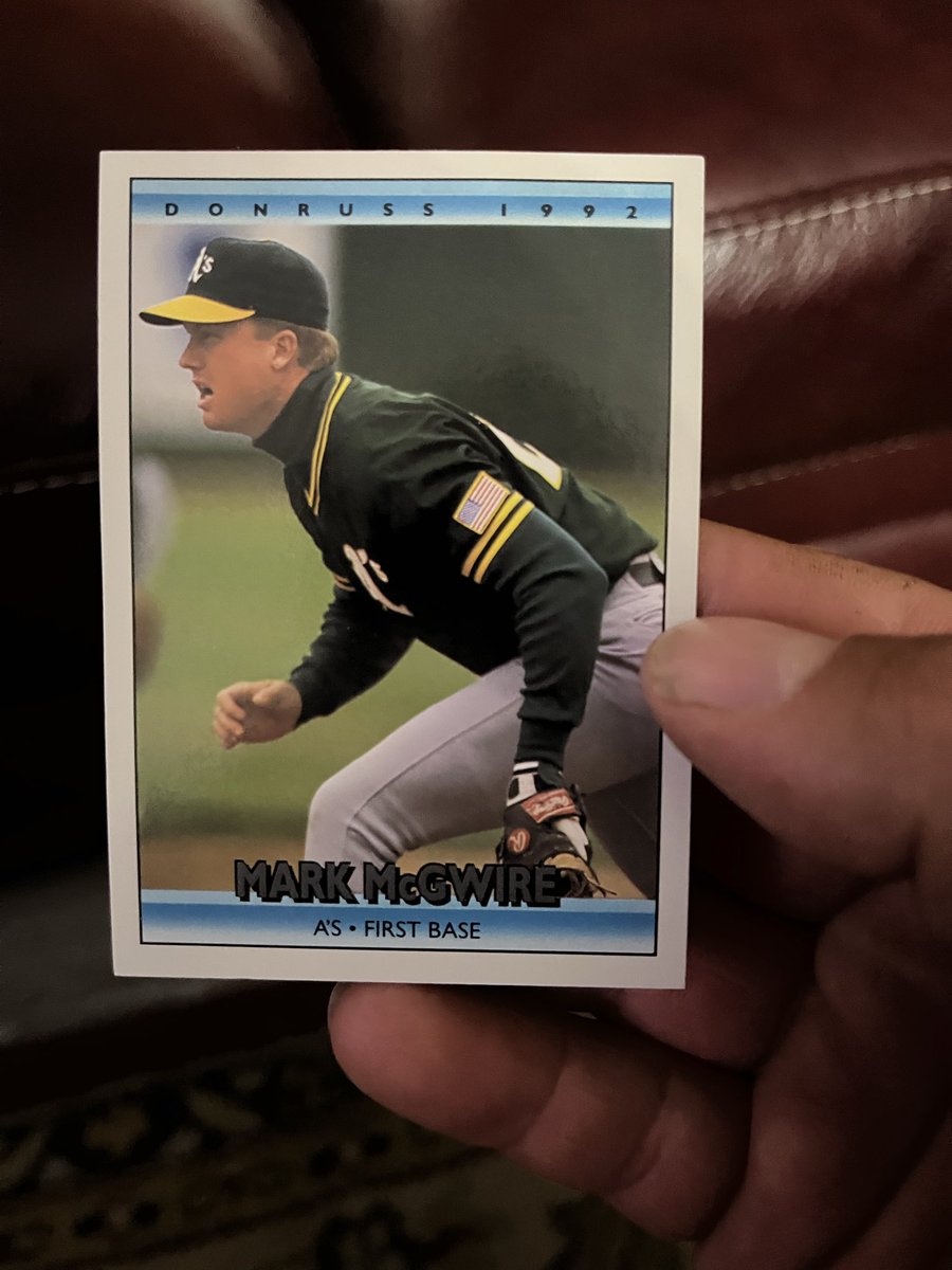 EleazarLuna432's tweet image. One of many Ball cards I found Demoing my grandmothers house! #nolanryan #markmcgwire