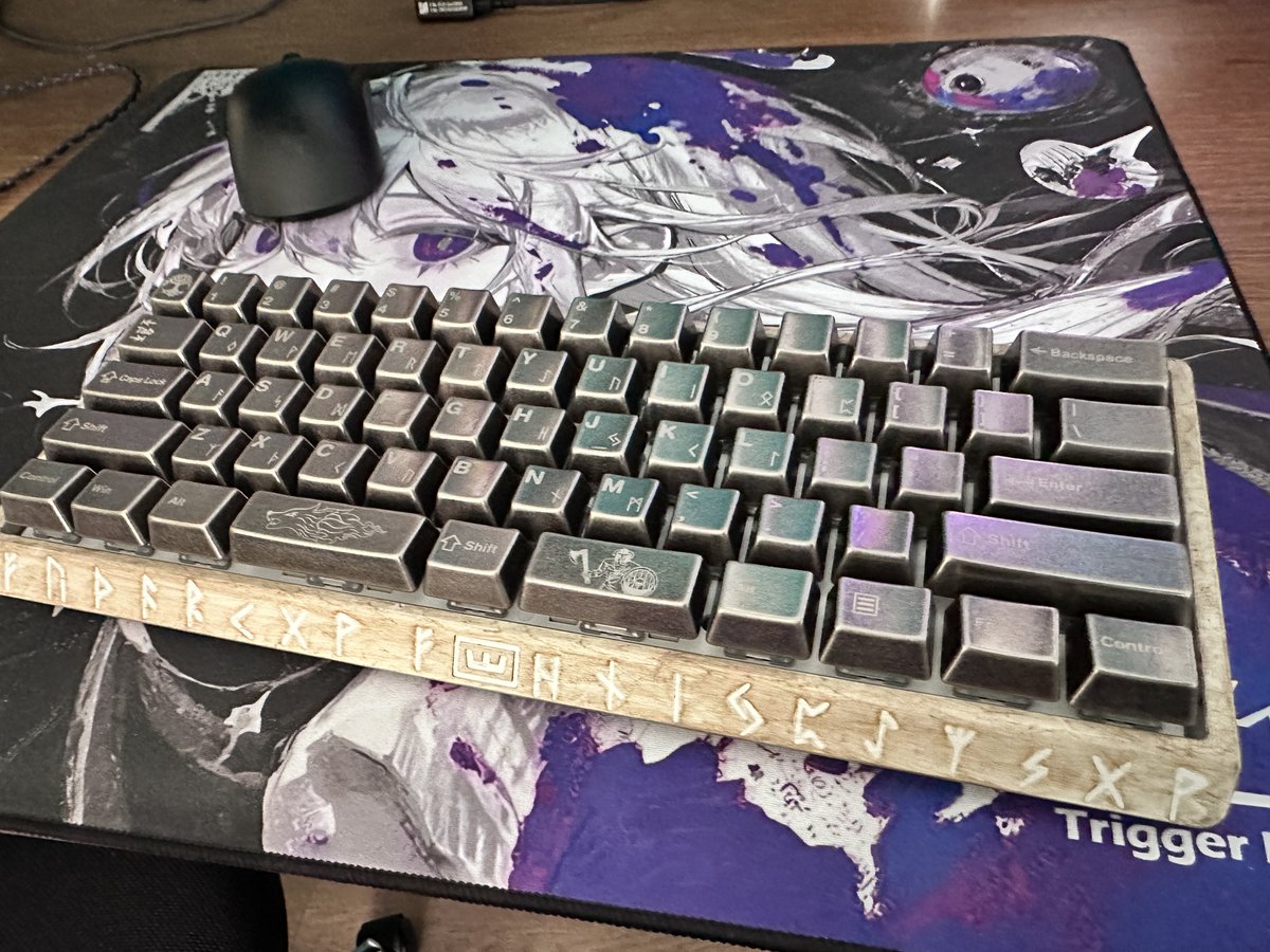 esc 𖤐 tweet media