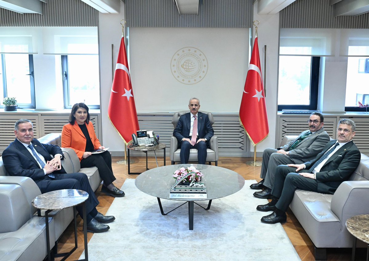 AK Parti Adana Milletvekillerimiz ile birlikte Ulaştırma ve Altyapı Bakanımız Sayın Abdulkadir Uraloğlu’nu ziyaret ettik.

Adana'mızın ulaşım ve altyapı alanındaki ihtiyaçları, devam eden yatırımlar ve planlanan projeler üzerine verimli bir istişare gerçekleştirdik. Şehrimizin