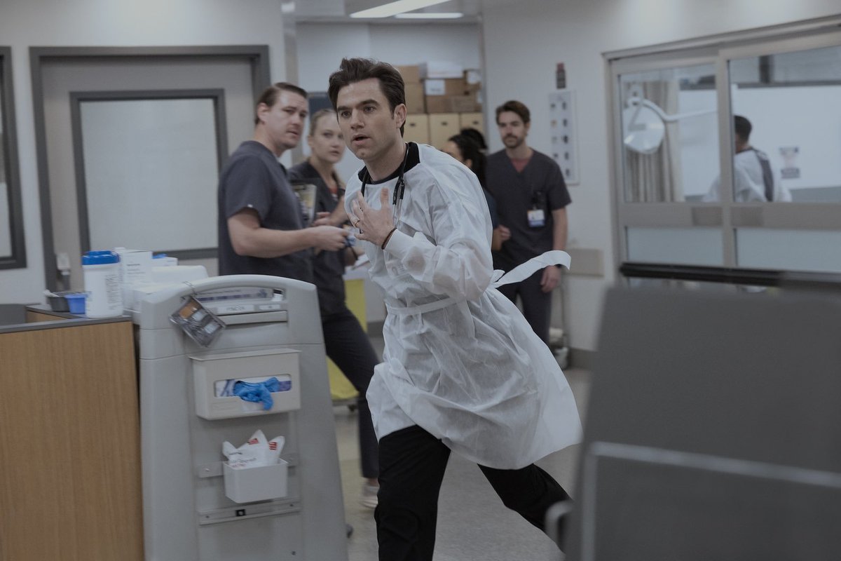 he has to run with his hand up otherwise that loose ass ring is gonna end up on the other side of ptmc i'm crying