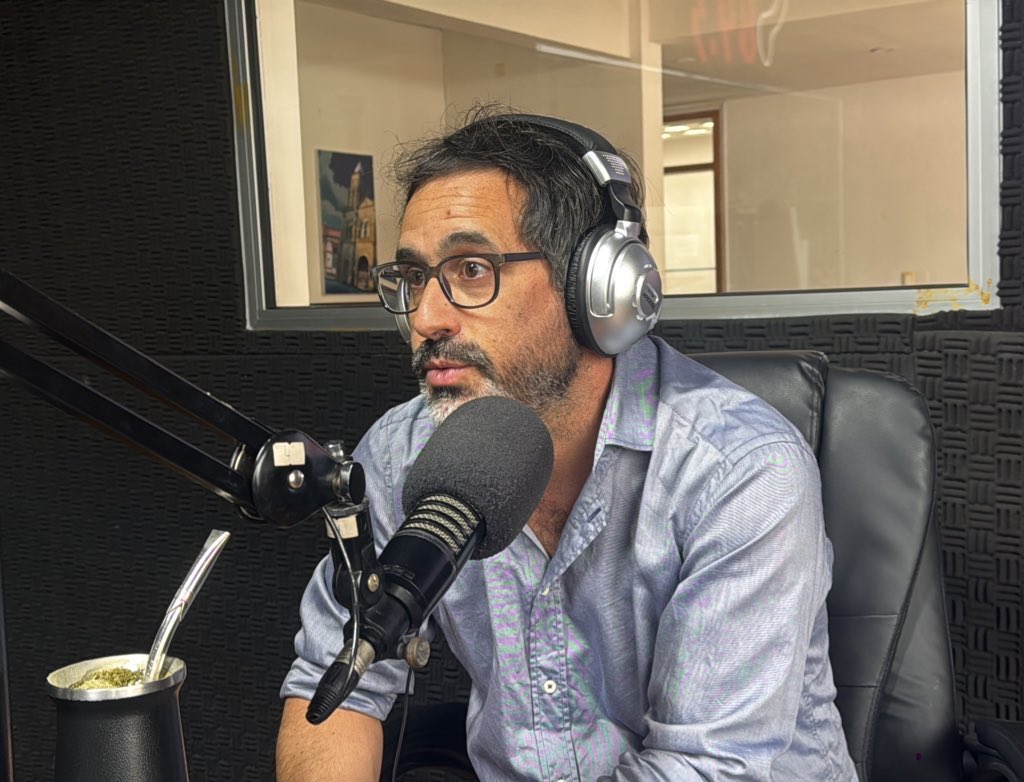 tvflorida's tweet image. “En Florida tenemos una muy buena base, tenemos que aceitar mecanismos y potenciar los recursos”

“En esto tenemos un canal para mejorar y buscar mejores resultados”

Charlamos en vivo con el médico pediatra Andrés Alzamendi - #Tema - Abuso sexual en las infancias.

#Rompecabezas