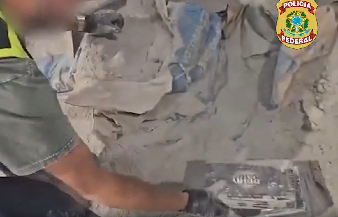 narcodiario's tweet image. La MOCRO MAFIA reaparece en #Marbella !! 1.500 kilos de #cocaína incautados dentro de sacos de cemento. Varios detenidos, cabecilla refugiado en #Dubái . VÍDEO 📹 📼 e info, en
narcodiario.com/2026/03/la-moc…