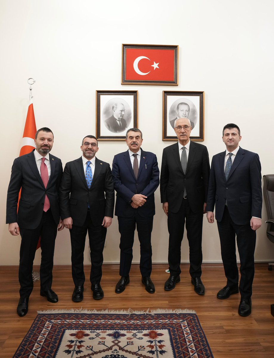 Milletvekillerimizle beraber Milli Eğitim Bakanımız Sn. Yusuf TEKİN’i ziyaret ettik.
Kıymetli Bakanımıza nazik kabulleri, sıcak misafirperverlikleri ve destekleri için teşekkür eder, çalışmalarında kolaylıklar dilerim.

<a href="/Yusuf__Tekin/">Yusuf Tekin</a> <a href="/celebimehmeta/">Mehmet Ali Çelebi</a> <a href="/Ademcalkin/">Adem Çalkın</a> <a href="/suleymansahan66/">Süleyman ŞAHAN</a>