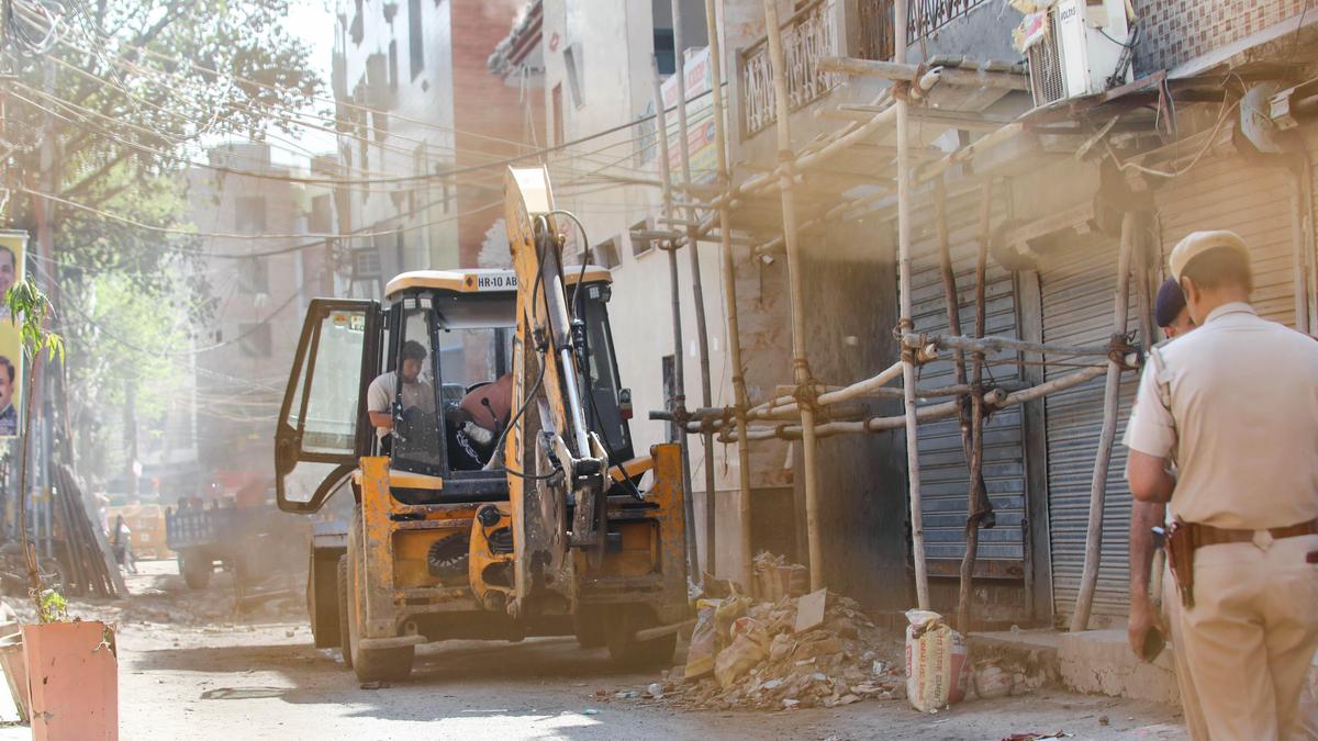 🚨 BIG! MCD tells Delhi High Court that houses of the accused in the Uttam Nagar Holi murder case were built on an ENCROACHED public street. 

MCD says NO prior notice is required before DEMOLITION in such cases.
