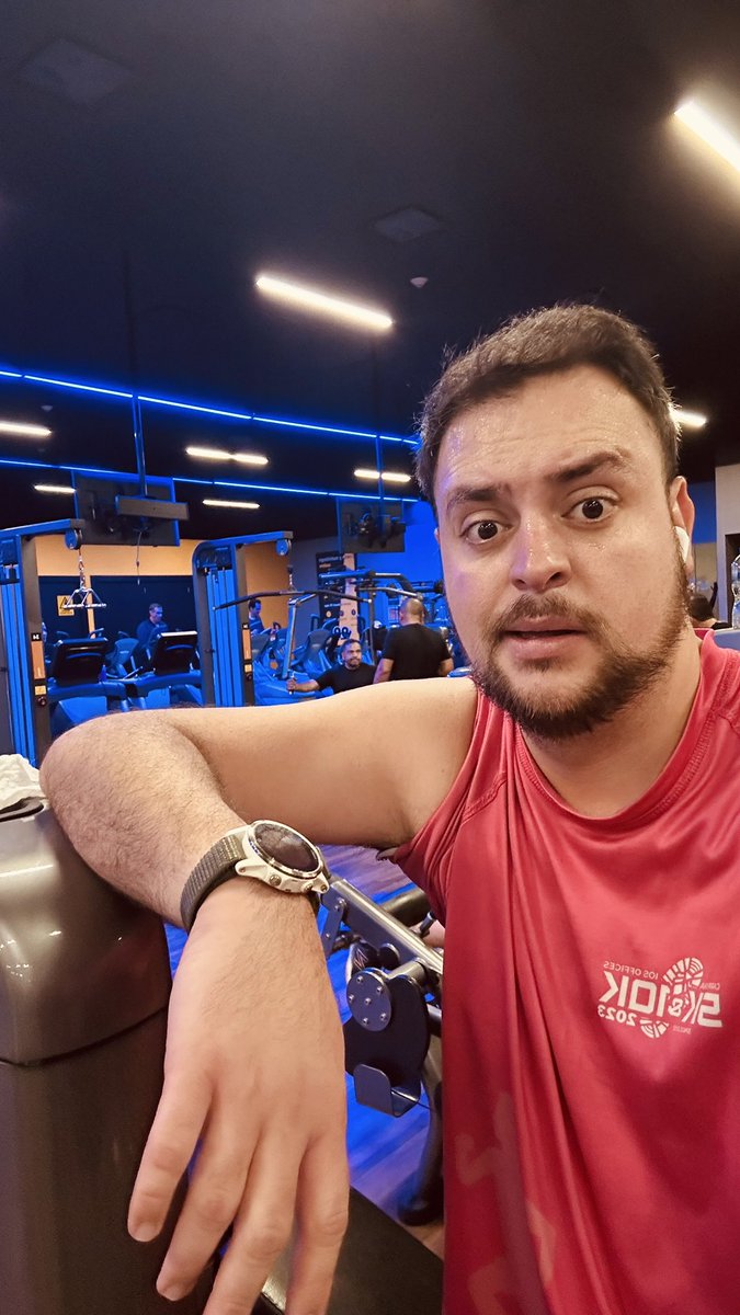 adrianramiguez's tweet photo. No entenderías la fucking vibra de entrenar escuchando a Papá Juan Gabriel https://t.co/r7Wly6UrpK