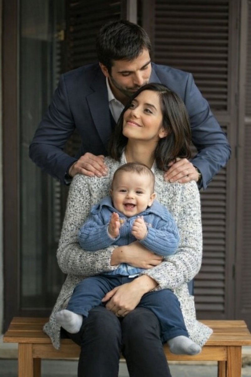 nikodimous's tweet photo. Happy family @OfficialDere #CansuDere https://t.co/Ki1pYTtYFV