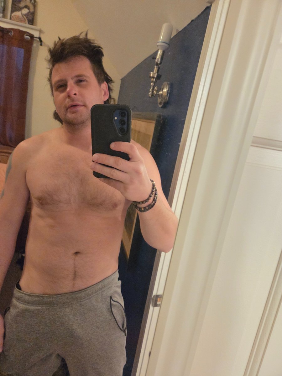 KaymenInverrary's tweet photo. Summer is almost here!! My summer body is going to be late tho. #fitnesslife #daddy #man #dadbod https://t.co/7nxd0oz3na