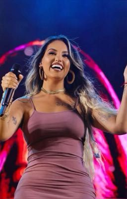 veveta's tweet photo. E quando ela lançar o Arraiá da Veveta Vol. 2 com participação de Silvania Aquino, João Gomes e Yara Tchê e varrer mais um Grammy? @Ivetesangalo @centraldaveveta https://t.co/rdTZnqzLSp