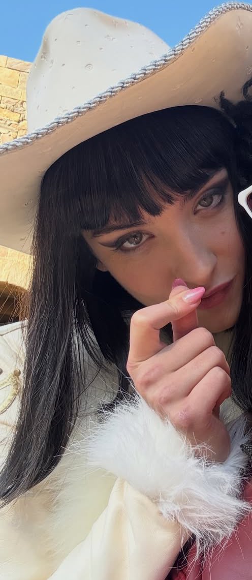 robin pics tweet media