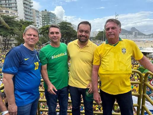 Claudio Castro ajudou Vorcaro a Roubar R$ 2 bilhões em dinheiro público, Tarcísio o ajudou com R$ 35 bilhões, ambos comparsas do FLÁVIO BOLSONARO!!!

Essa é a MASTER RACHADINHA!!

Foco em quem AJUDOU O BANDIDO A ROUBAR!!

Comente MASTER RACHADINHA