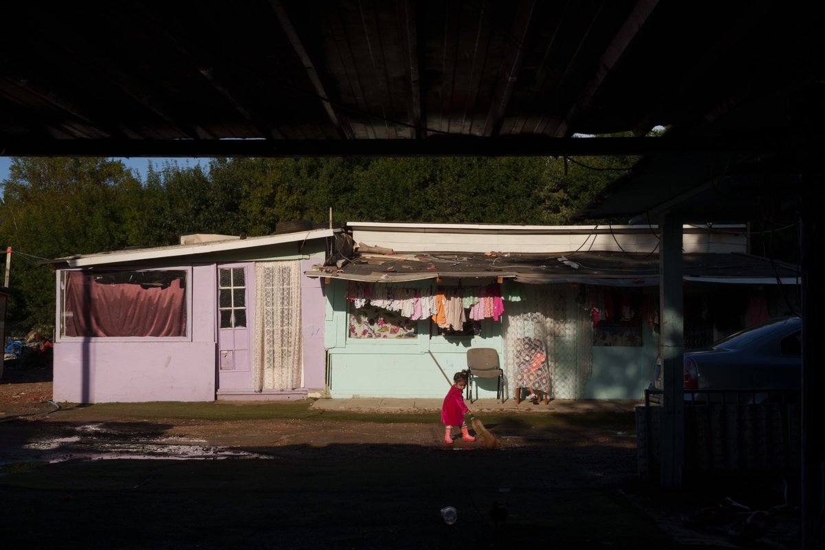 davidhutinphoto's tweet photo. Les bidonvilles, c'est surtout des enfants.
Nous devons les protéger, nous devons les mettre à l'abri, nous devons résorber les bidonvilles.
#Municipales2026 #resorption #bidonvilles https://t.co/4B1RL3frI7