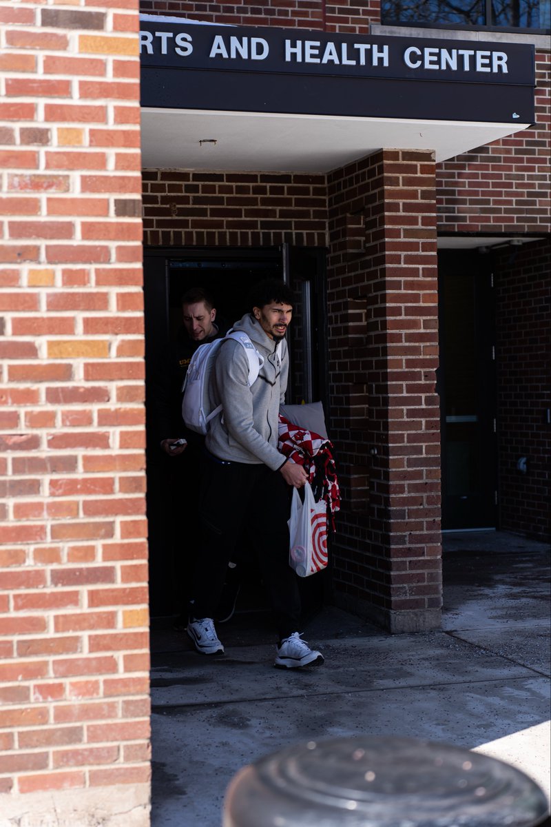 UMDBulldogMBB's tweet image. Heading out

#MakeMoves x #BulldogCountry 🐶🏀