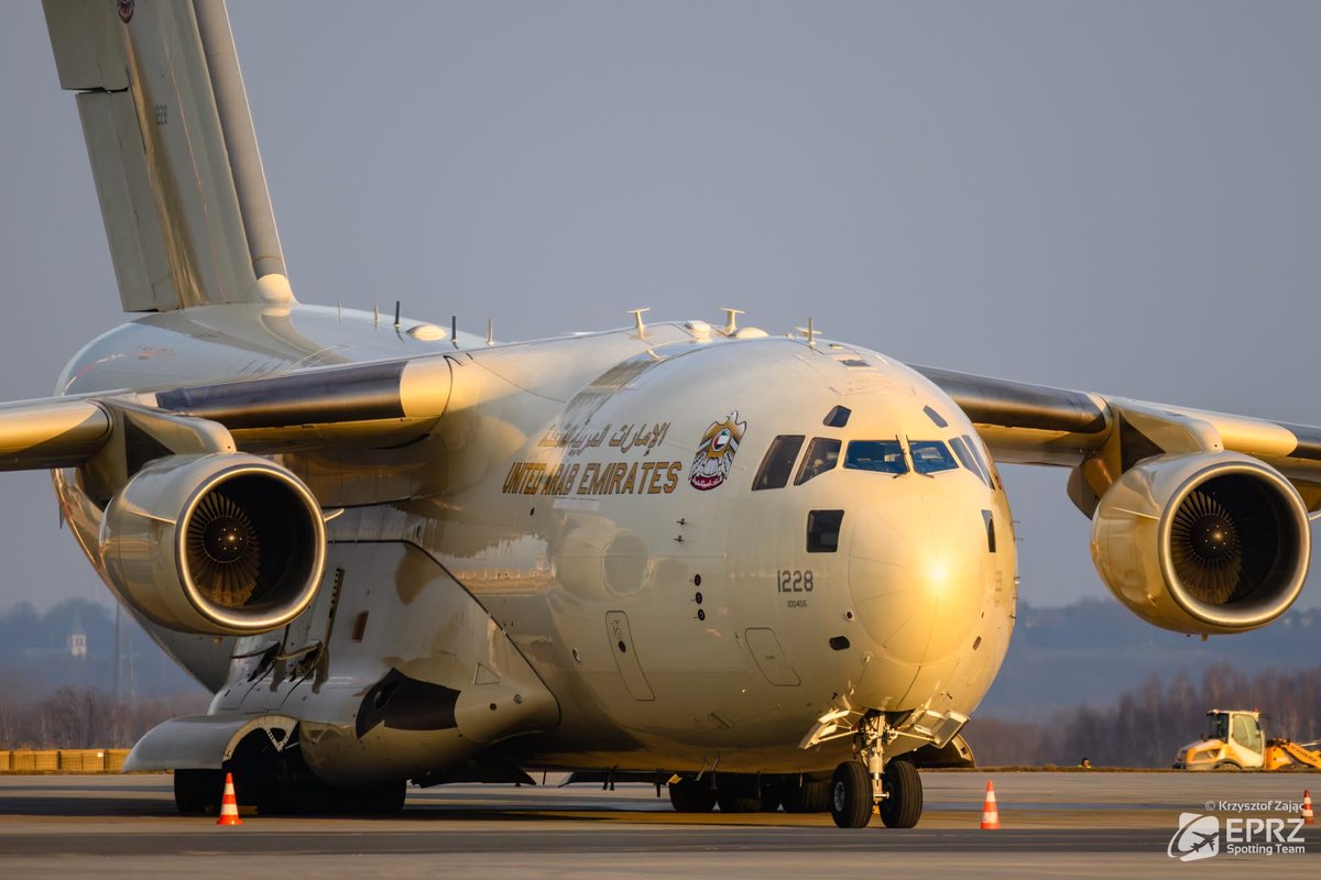 Na letišti v polském Řešově včera přistál letoun C-17 Globemaster letectva Spojených arabských emirátů. Informovali o tom tamní spotteři.
facebook.com/share/p/1BBRtc…
Foto: EPRZ Spotting team / J. Bieniek, J. Prasoł, K. Zając