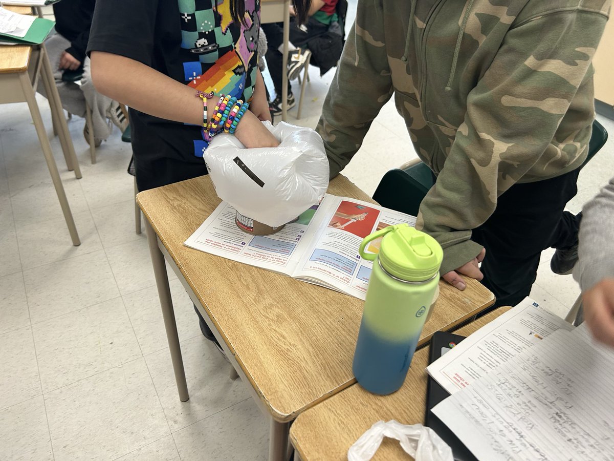 mme_ef's tweet photo. Les propriétés de l’air: today Grade 6 EF worked through various centres to test out and observe various properties of air! @SLRuizSchool https://t.co/kbWb7KSliM