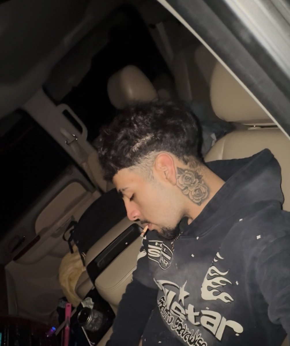 Aaron ひ tweet media