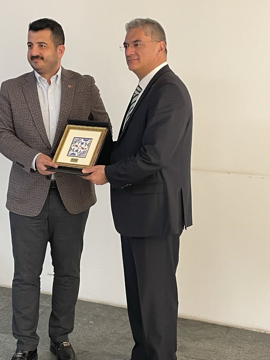 alberto fierro tweet media