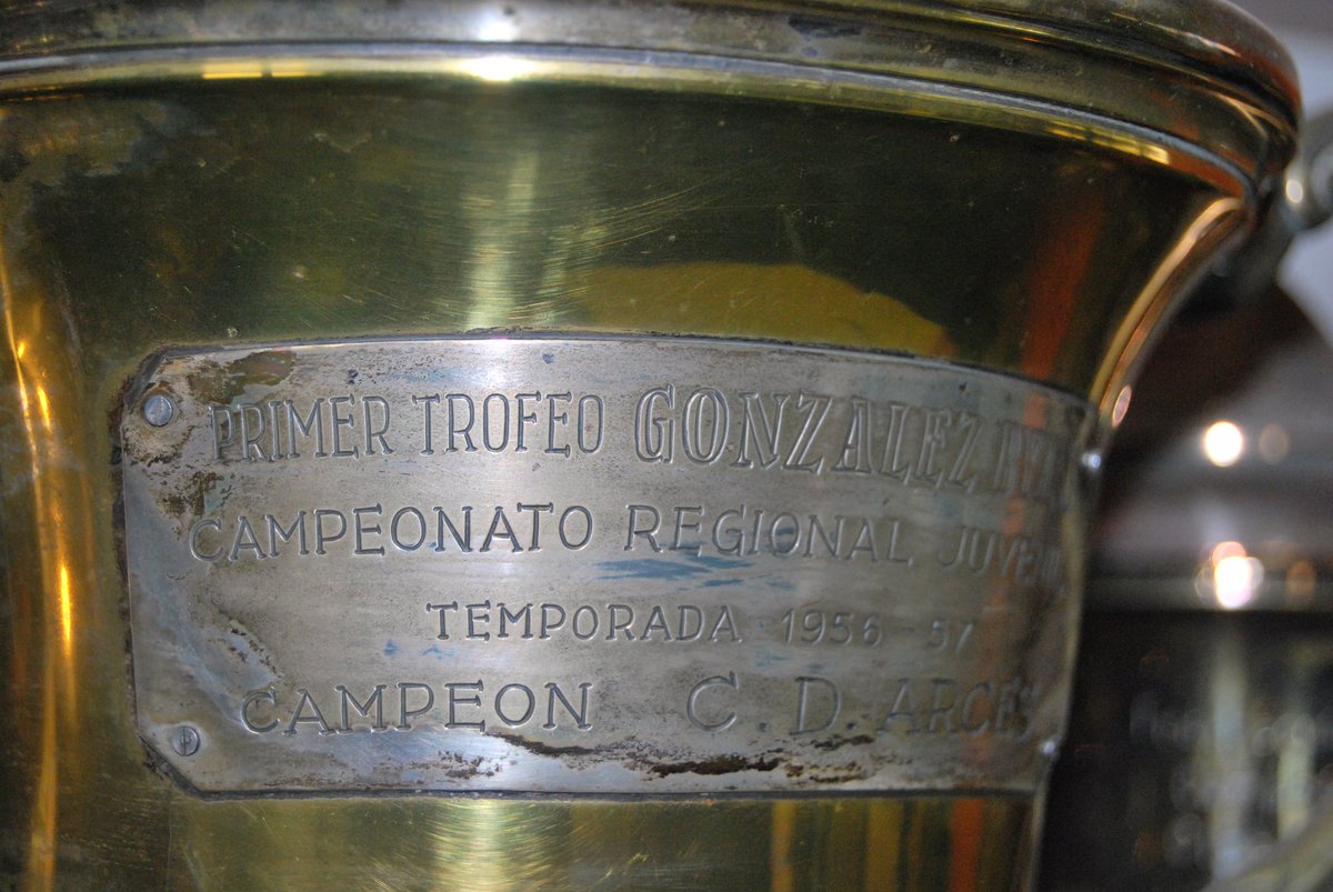 cdarces_oficial's tweet photo. ๐ ๐ธ๐๐๐๐๐๐๐๐ ๐๐ ๐ฝ๐๐๐๐๐๐๐:
Hoy recordamos uno de los primeros trofeos que conquistรณ nuestro club y que, con enorme orgullo, preside la oficina de El Palero, la ๐๐จ๐ฉ๐ ๐๐ ๐๐๐ฆ๐ฉ๐๐จ๐ง ๐๐๐ ๐ข๐จ๐ง๐๐ฅ ๐๐ฎ๐ฏ๐๐ง๐ข๐ฅ de la temporada 1956-57. #CDArces #MdR https://t.co/LA7tvSKBRt