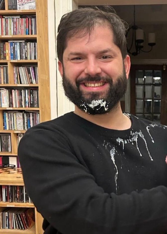 Hasta nunca plasta conchetumare, nefasto culiao, se te viene la noche <a href="/GabrielBoric/">Gabriel Boric Font</a>