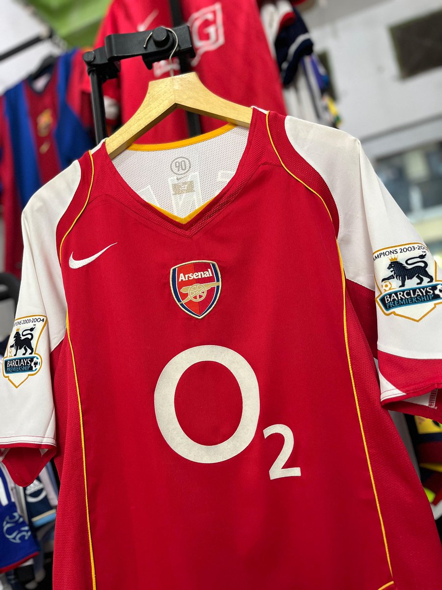 jerseyaddicts's tweet photo. .
Arsenal 2004-05 
Size L (73/75 × 54 cm)
Condition - Excellent, washtag cutted

Prices - IDR 2,350,000

#henry #arsenal #thegunners #premierleague #footballshirts https://t.co/pARxtB2ji5