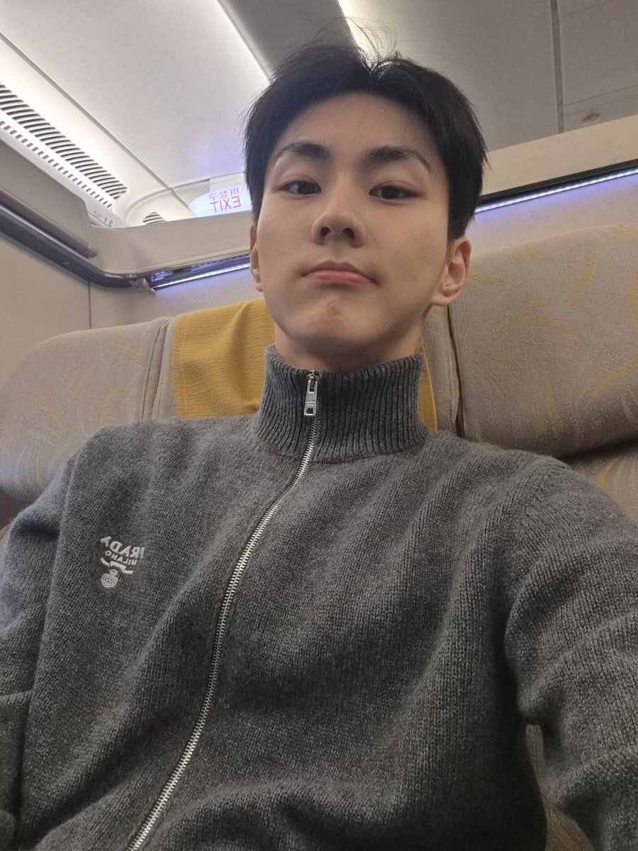 wonprotector's tweet photo. my face during a plane crash so my wife doesn’t get the ick https://t.co/nDfTdgIhC3