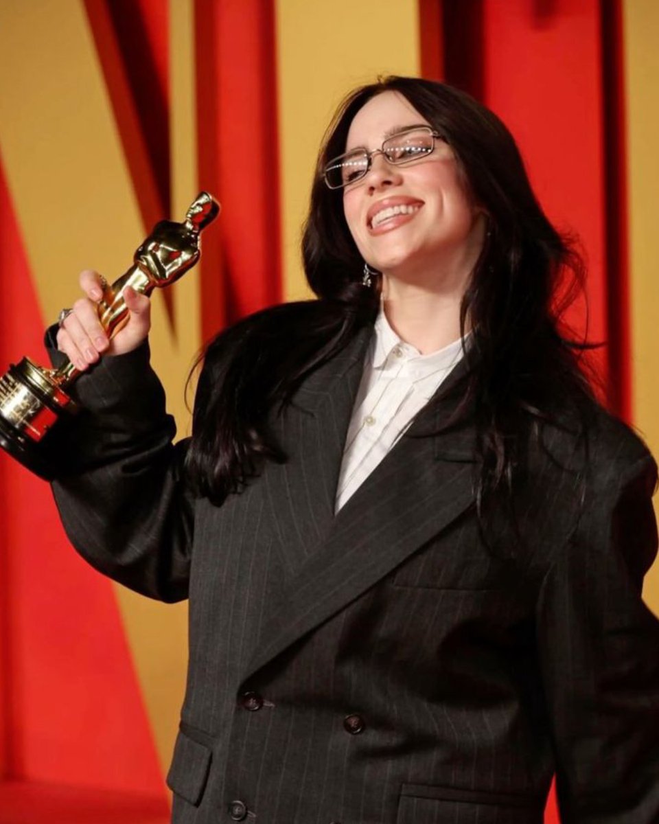 ComuBillieBR's tweet photo. 🚨 MEU DEUS! Billie Eilish pode estrear como atriz no cinema. Segundo rumores, a cantora estaria sendo cotada para protagonista da adaptação de “The Bell Jar”, romance de Sylvia Plath que deve ser dirigido por Sarah Polley. https://t.co/MxN7mN6MoC