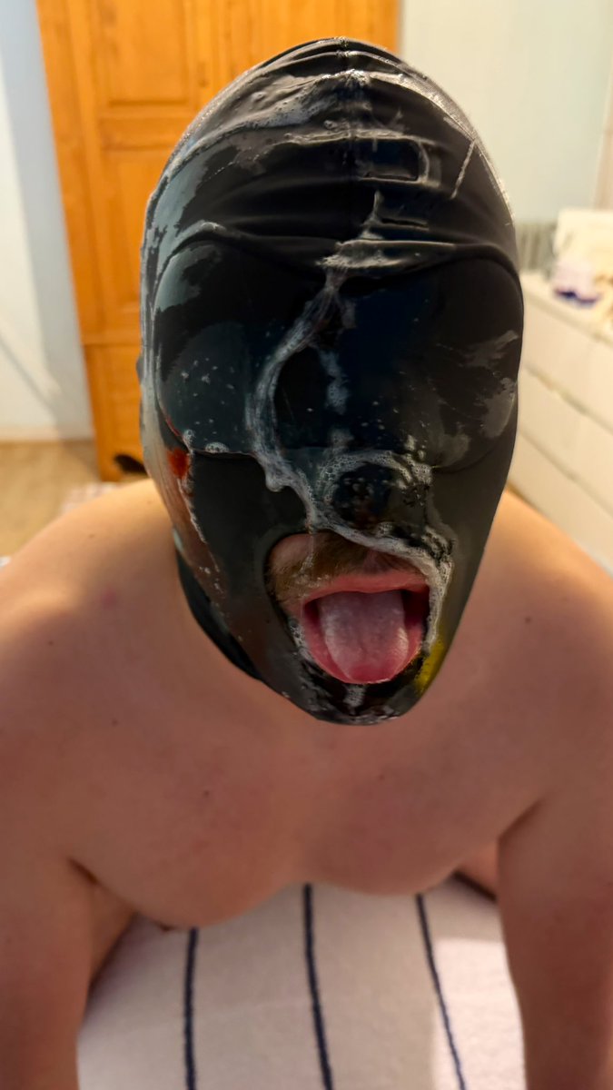 😈😈 Facefuck bien baveux à suivre … 1h de destruction de sa gorge et des litres de baves sur ma queue et sa gueule.