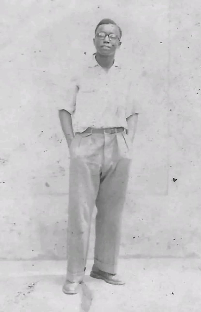 fanclublouisdor's tweet image. Page d'histoire : C'était Charles #Agbepa !

Charles Agbepa, le père d'Antoine Agbepa dit #Koffi #Olomide
Né à Léopoldville en 1928. Il fut un grand joueur de football dans V-Club. Connu par le surnom de Ben #Barek. Il épousera Amy Muyonge Moore avec qui il aura plusieurs