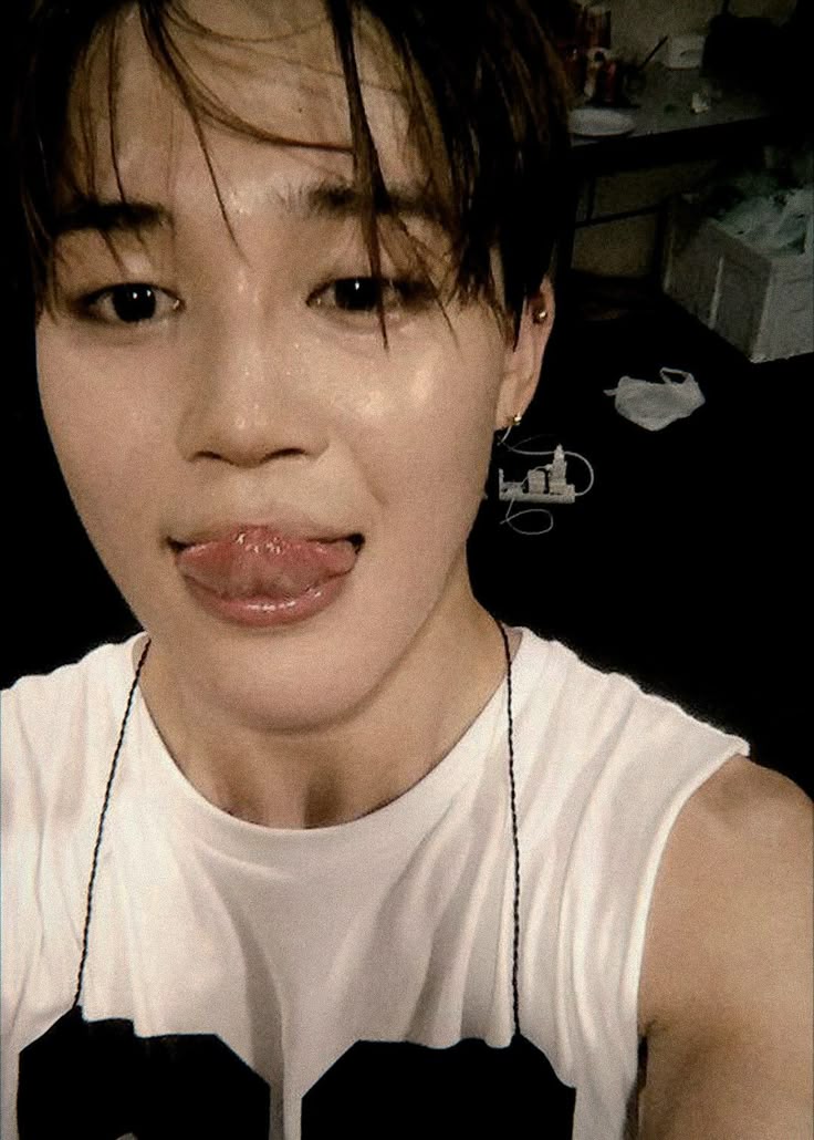 A thread of Jimin's old cunty selfies since Armys are saying Jm copying the members and it's pissing me off.