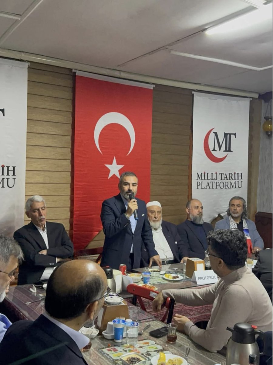 milligenclikist's tweet photo. “Milli Tarih Platformu’nun düzenlemiş olduğu iftar programına, Milli Gençlik Derneği İstanbul Teşkilat Başkanı Sayın Ali Yener, İl Sekreteri Salih Zeki Deniz ve beraberindeki heyet katılım sağlamıştır.

Emeği geçenlere teşekkür ederiz.
#Ramazan https://t.co/o0gHUvtSYn